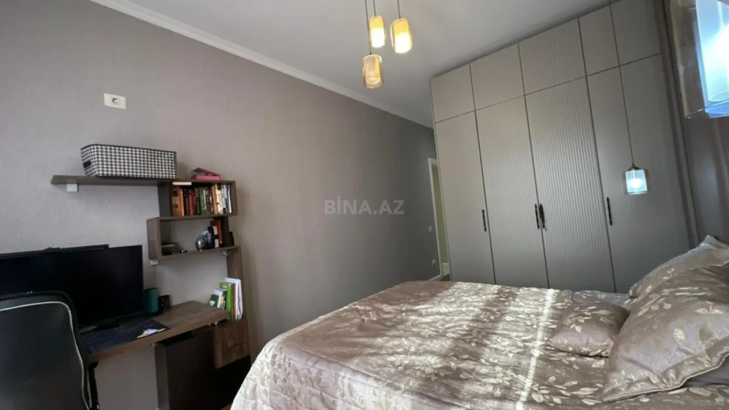 Satılır 4 otaqlı mənzil 121 m²