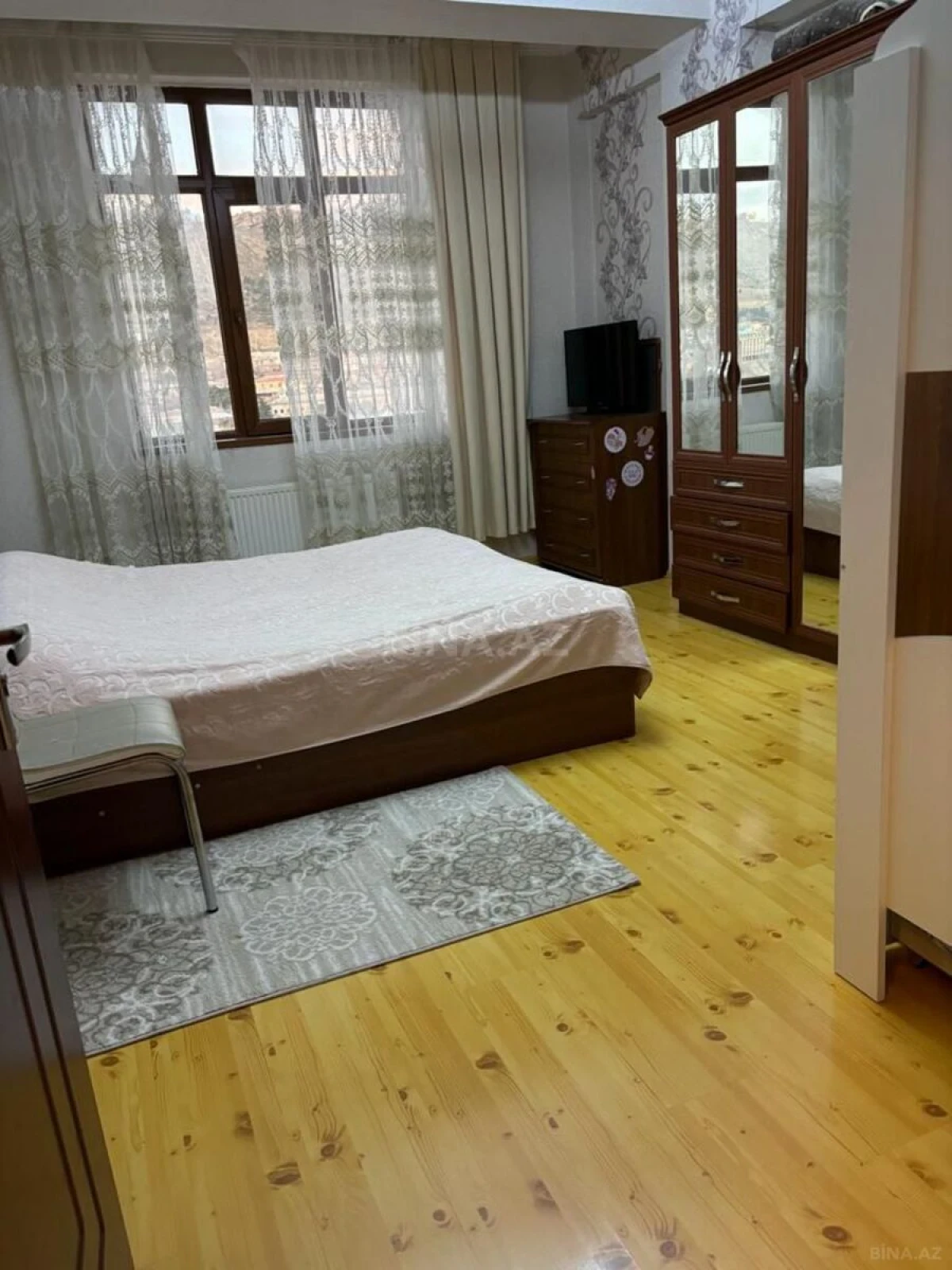 Kirayə verilir 2 otaqlı mənzil 70 m²