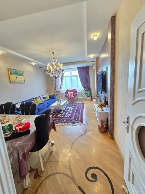 Satılır 3 otaqlı mənzil 105 m²