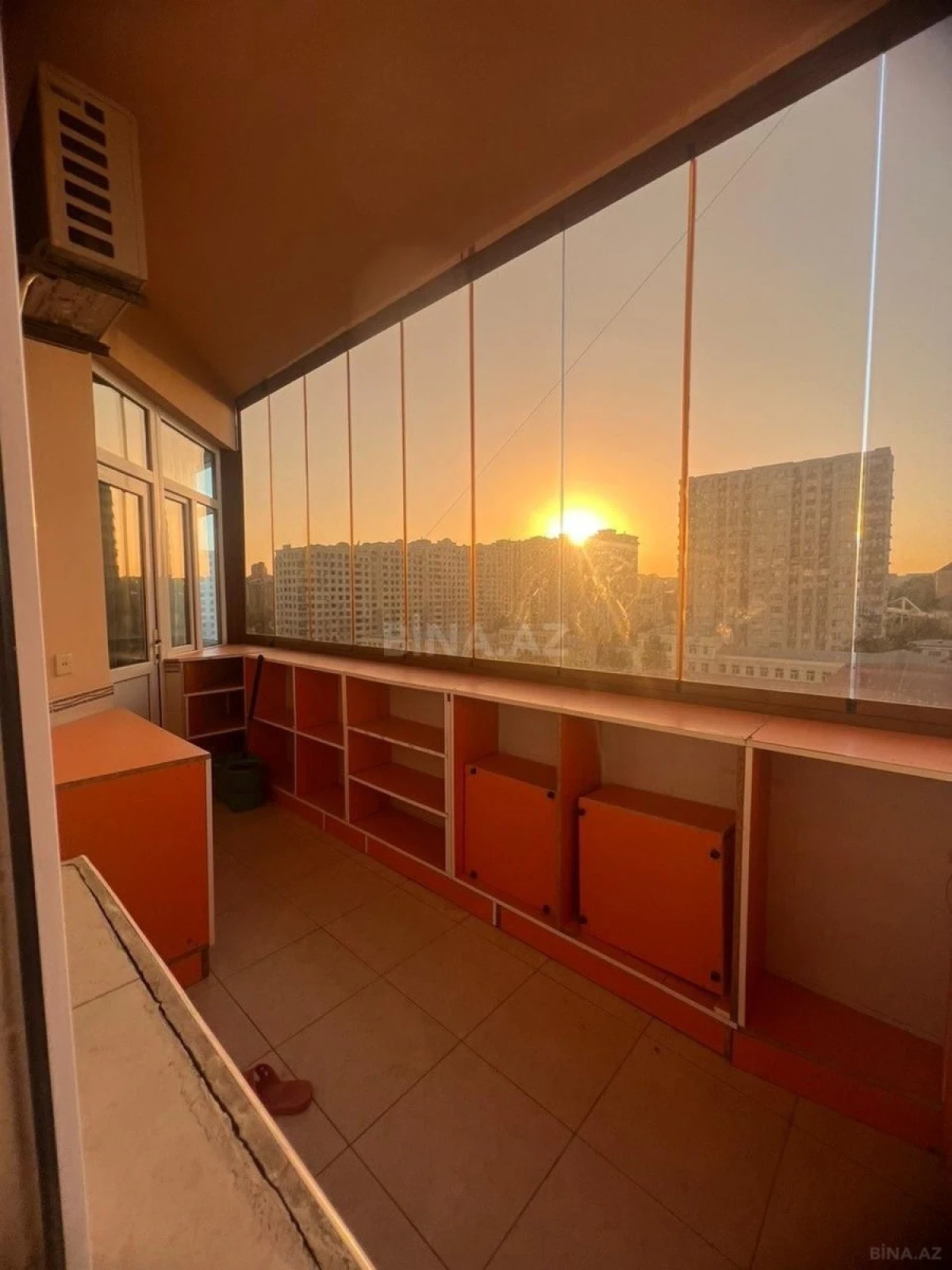 Kirayə verilir 3 otaqlı mənzil 143 m²