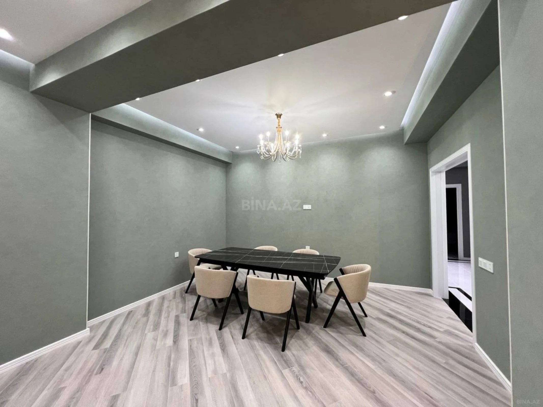 Kirayə verilir 3 otaqlı mənzil 139 m²