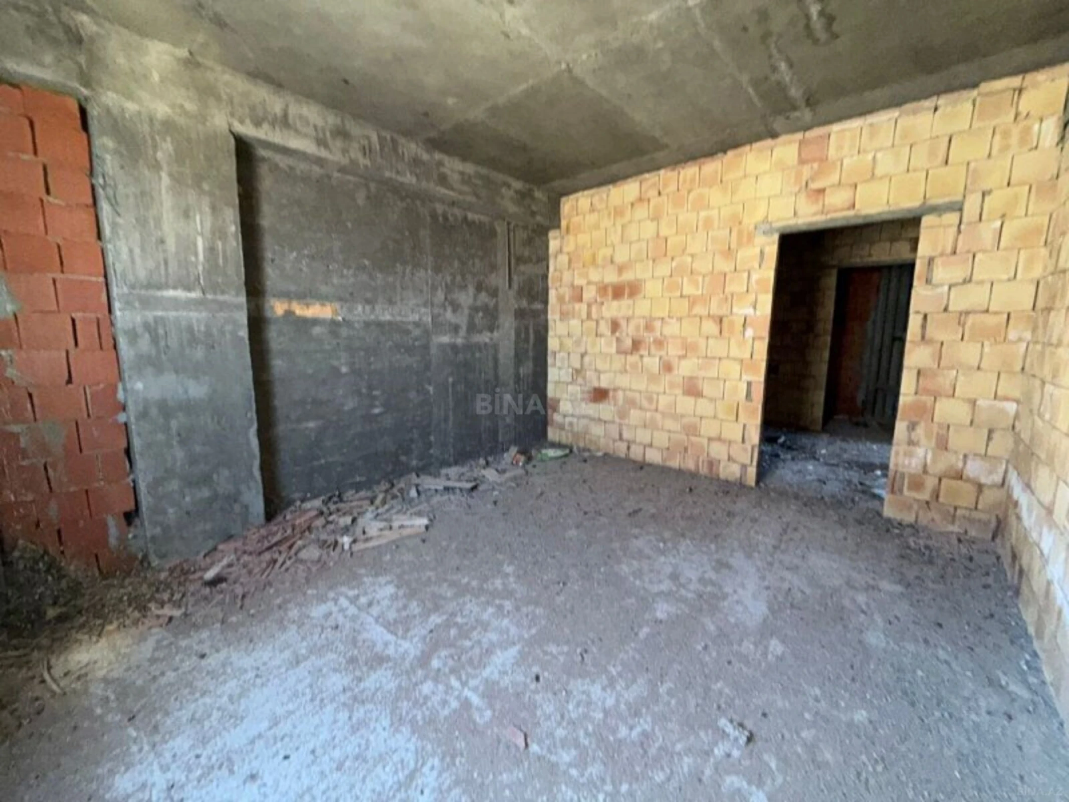 Satılır 3 otaqlı mənzil 92 m²