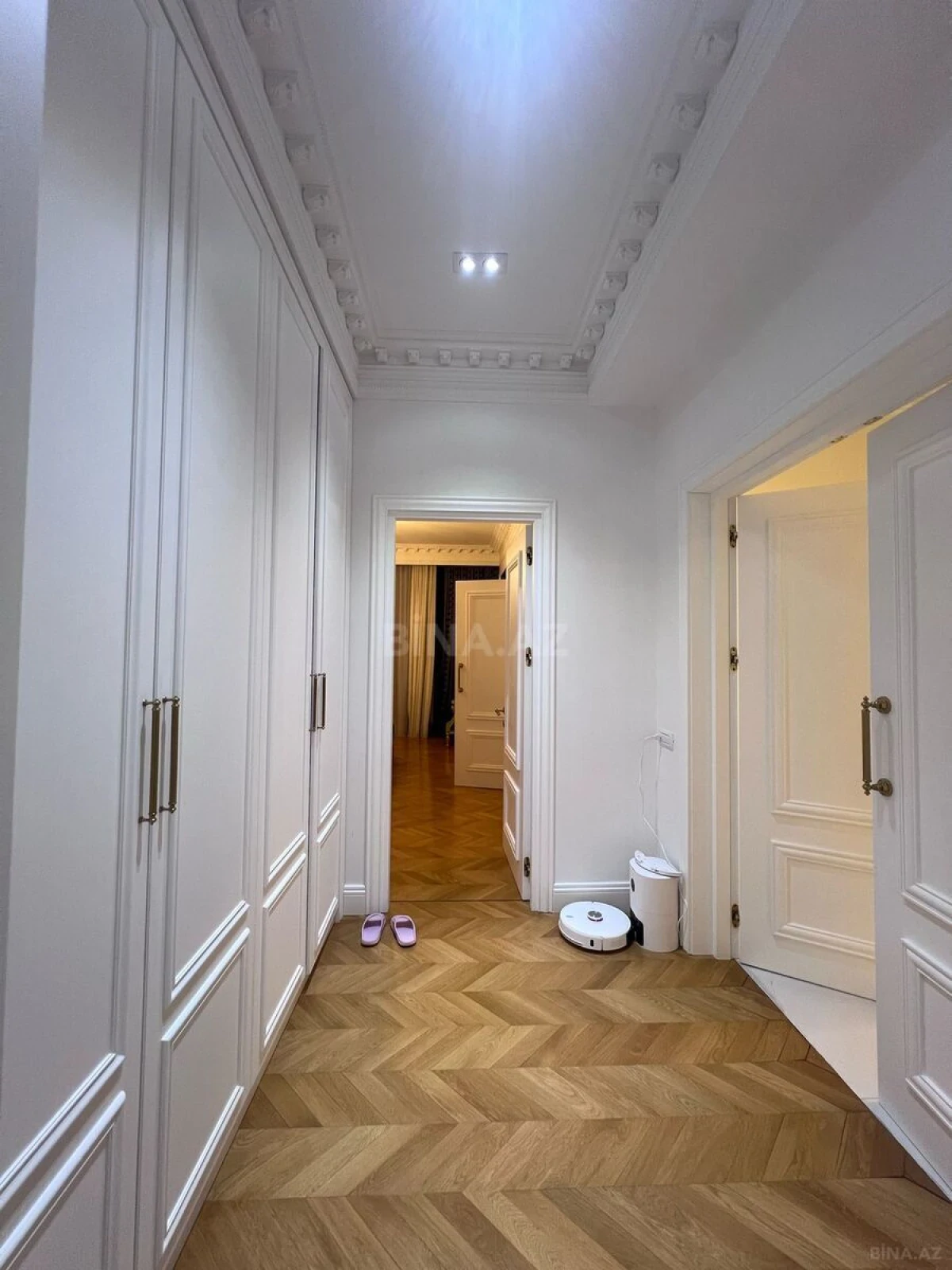 Satılır 4 otaqlı mənzil 209 m²