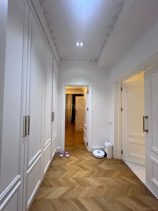 Satılır 4 otaqlı mənzil 209 m²