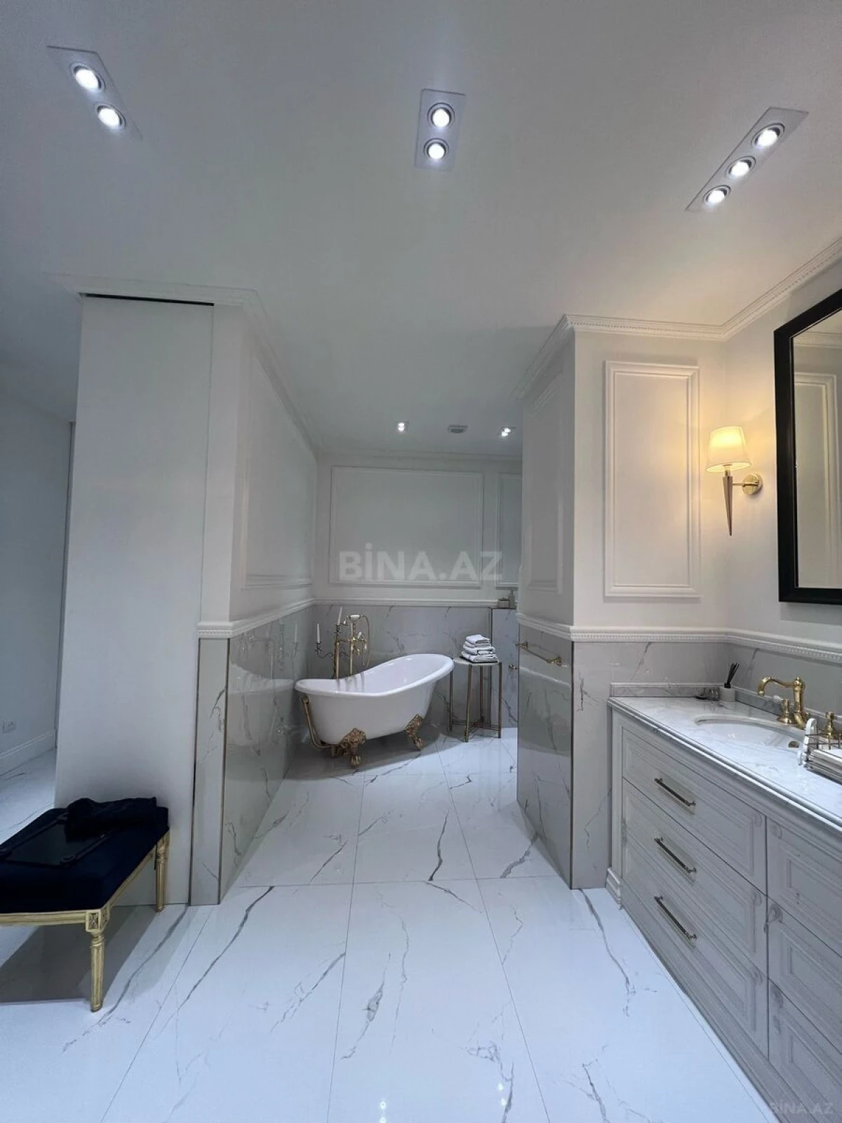 Satılır 4 otaqlı mənzil 209 m²
