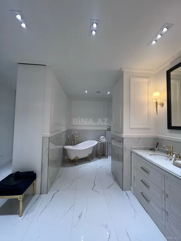 Satılır 4 otaqlı mənzil 209 m²