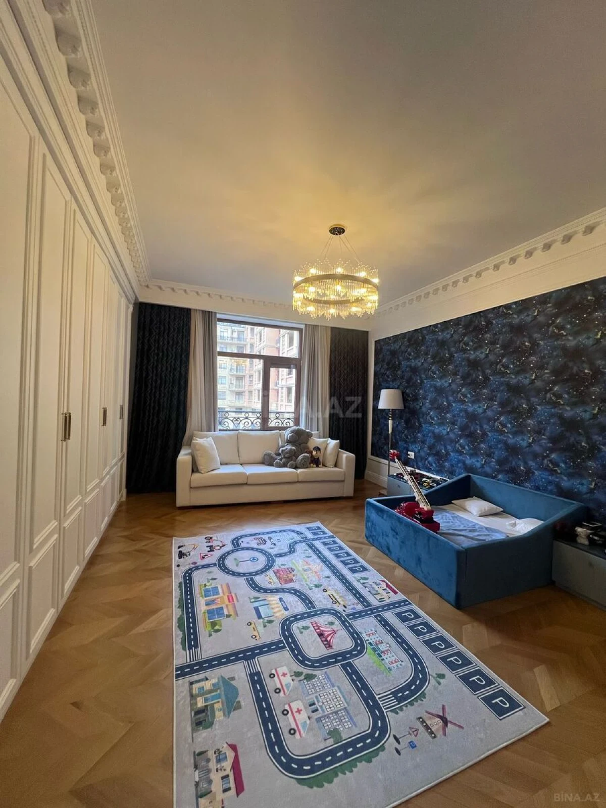 Satılır 4 otaqlı mənzil 209 m²