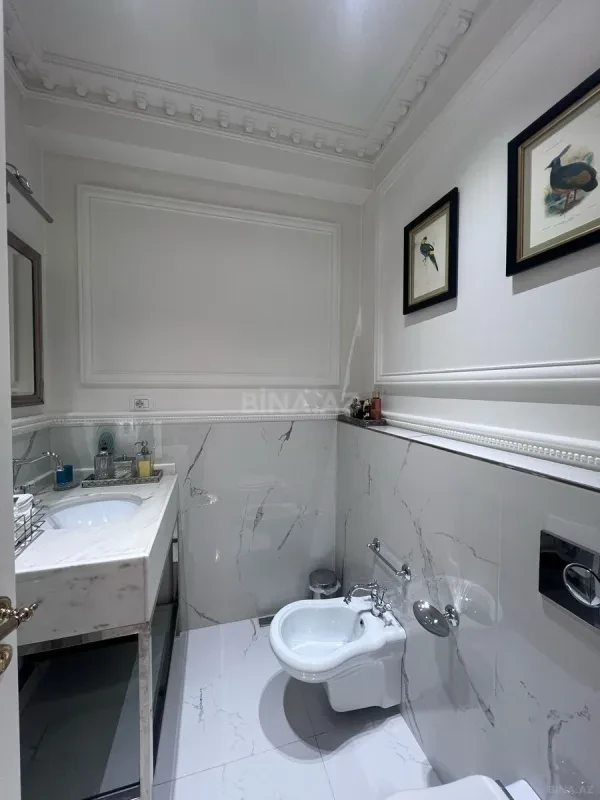 Satılır 4 otaqlı mənzil 209 m²