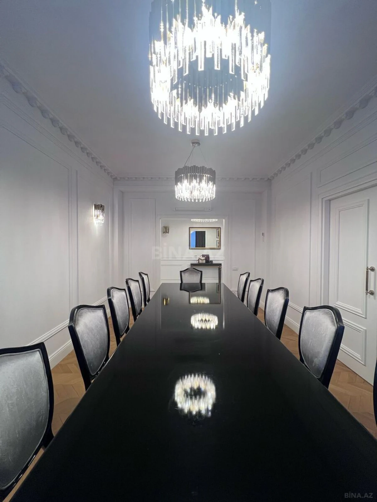 Satılır 4 otaqlı mənzil 209 m²