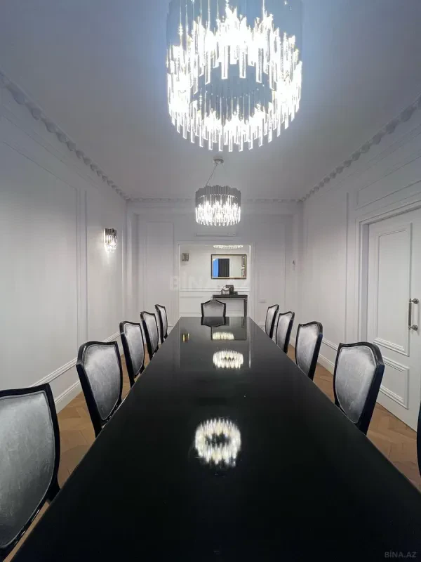 Satılır 4 otaqlı mənzil 209 m²