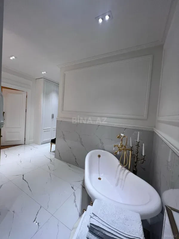 Satılır 4 otaqlı mənzil 209 m²