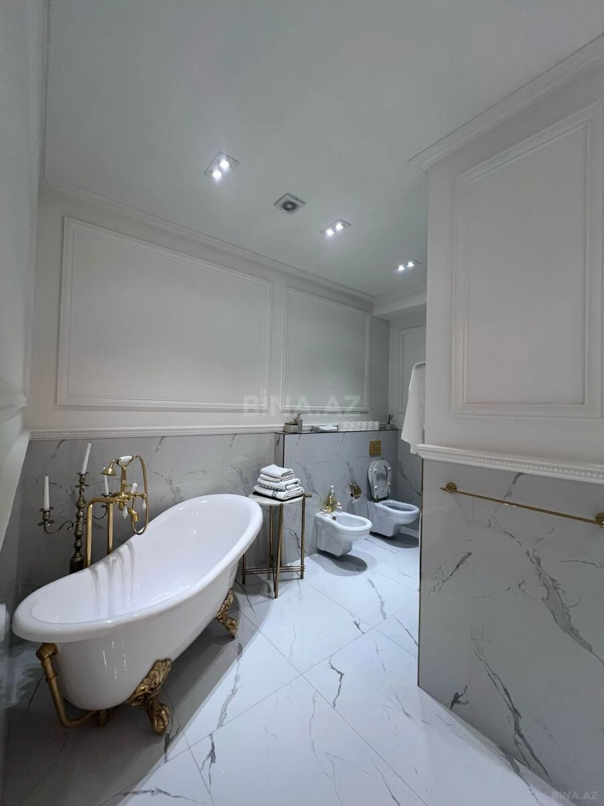 Satılır 4 otaqlı mənzil 209 m²
