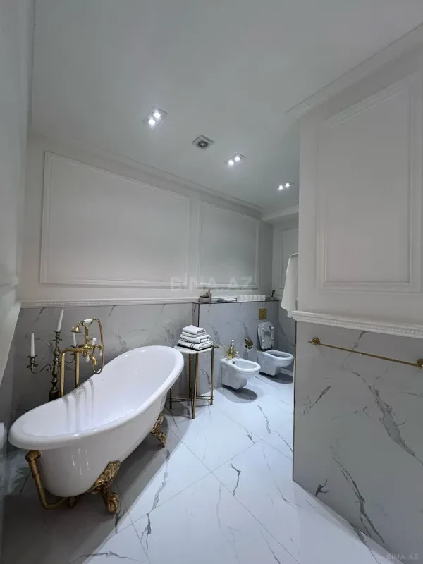 Satılır 4 otaqlı mənzil 209 m²