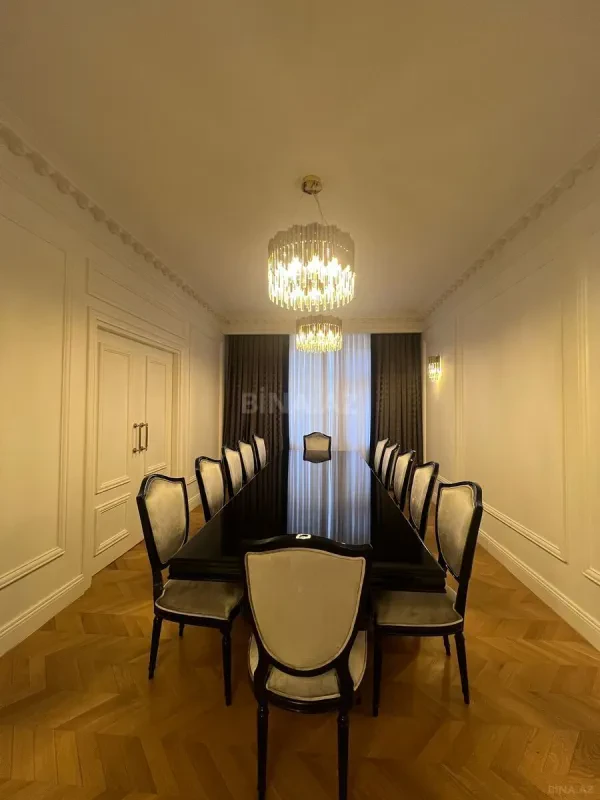 Satılır 4 otaqlı mənzil 209 m²