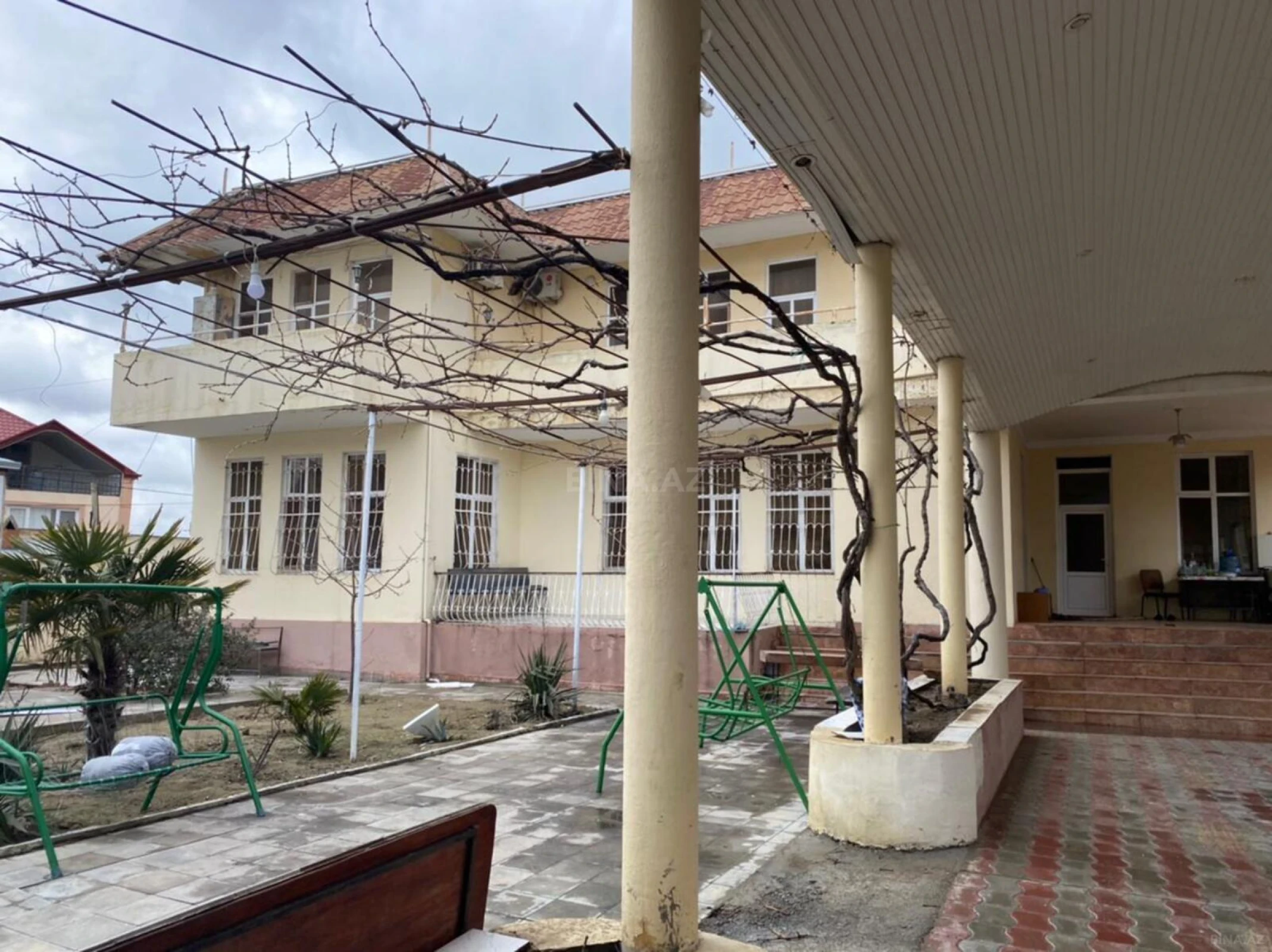 Satılır 5 otaqlı həyət evi 600 m²