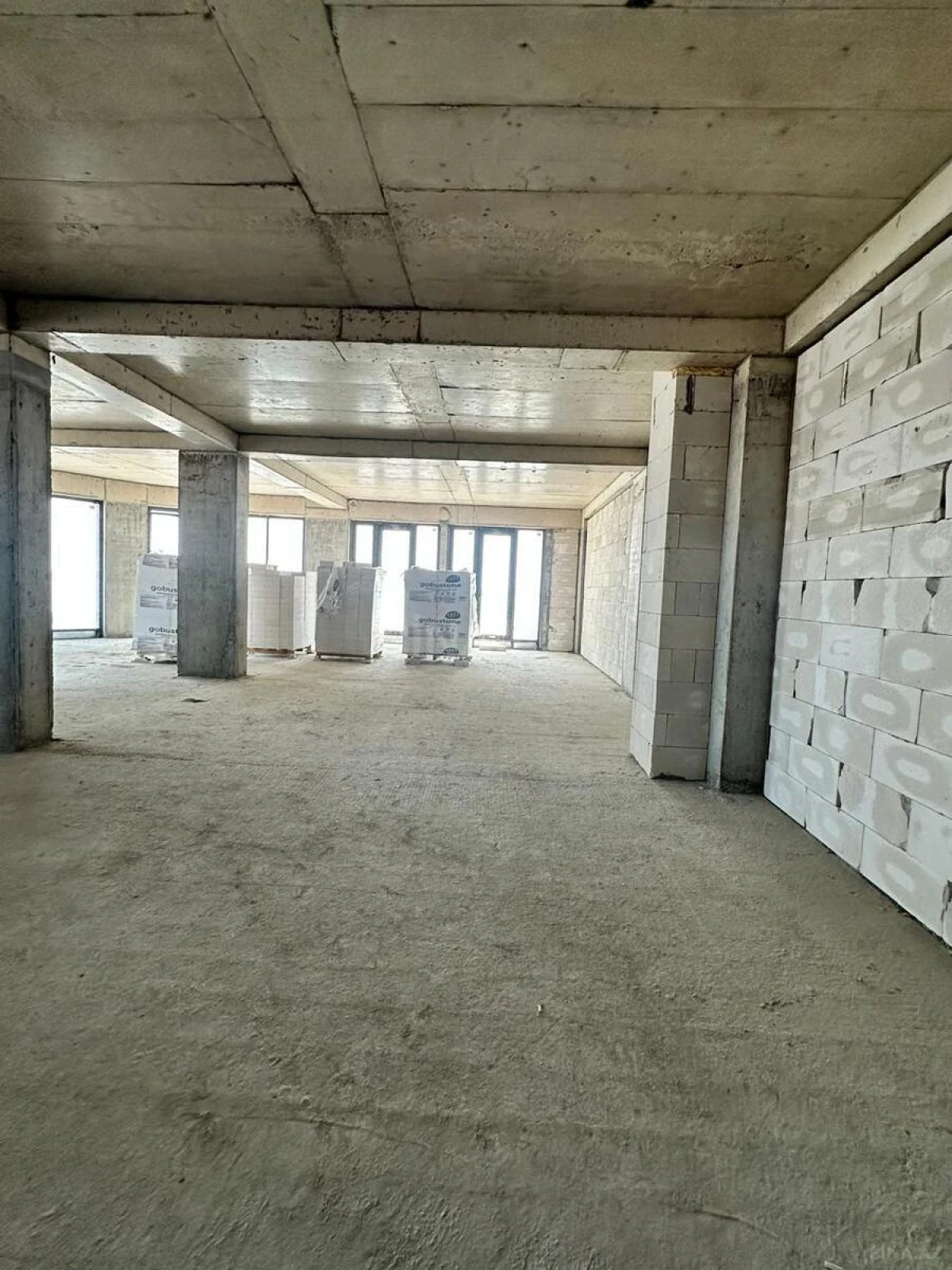 Satılır 4 otaqlı mənzil 224 m²