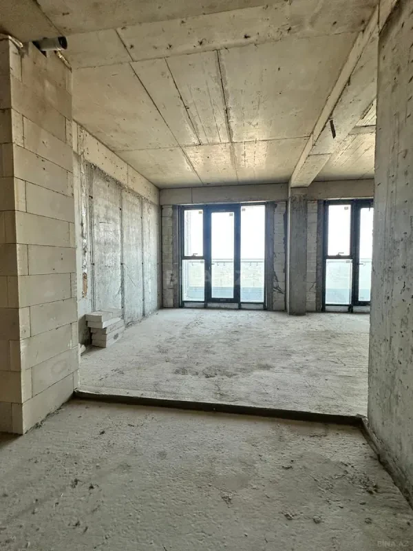 Satılır 4 otaqlı mənzil 224 m²