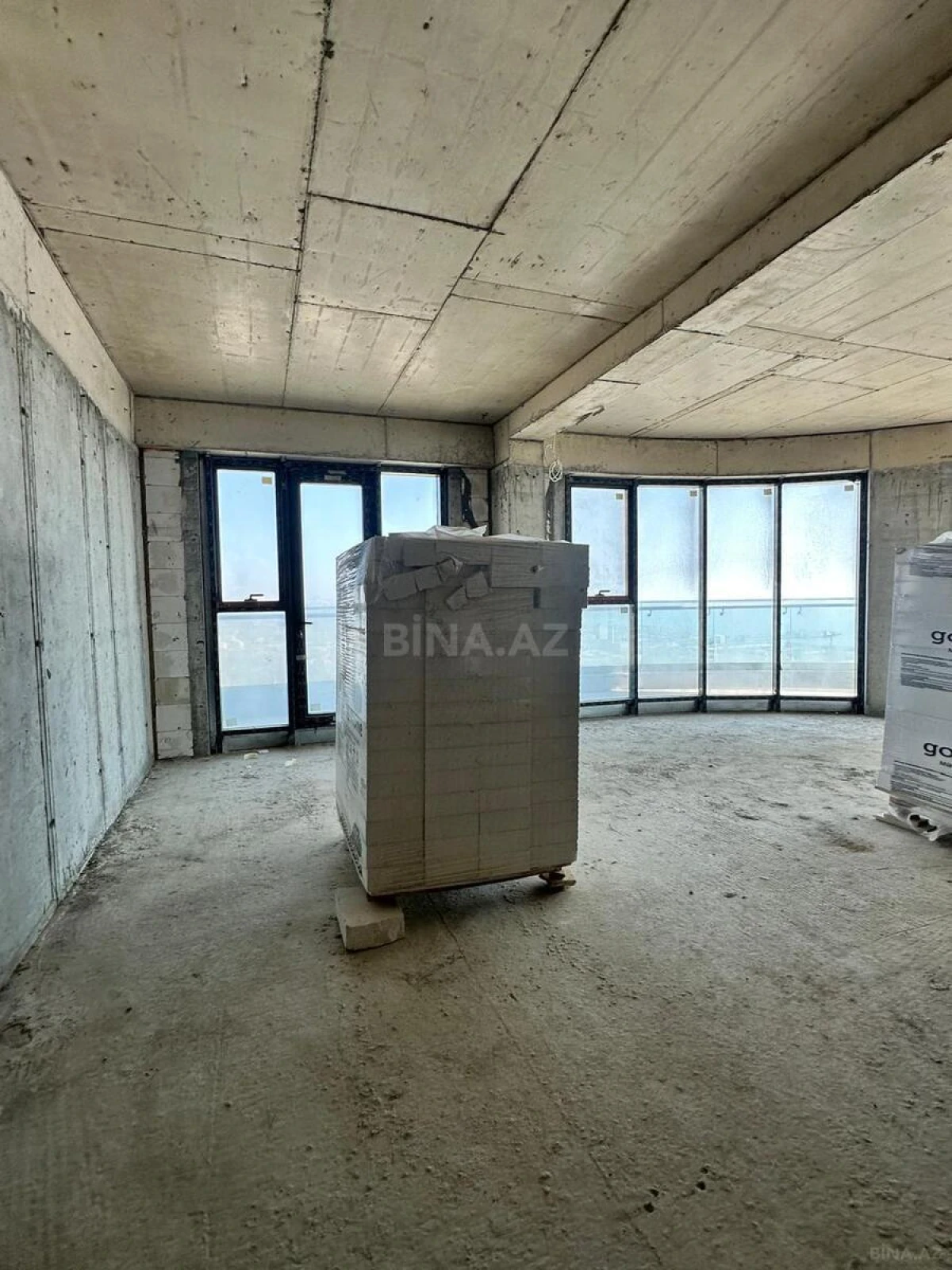 Satılır 4 otaqlı mənzil 224 m²