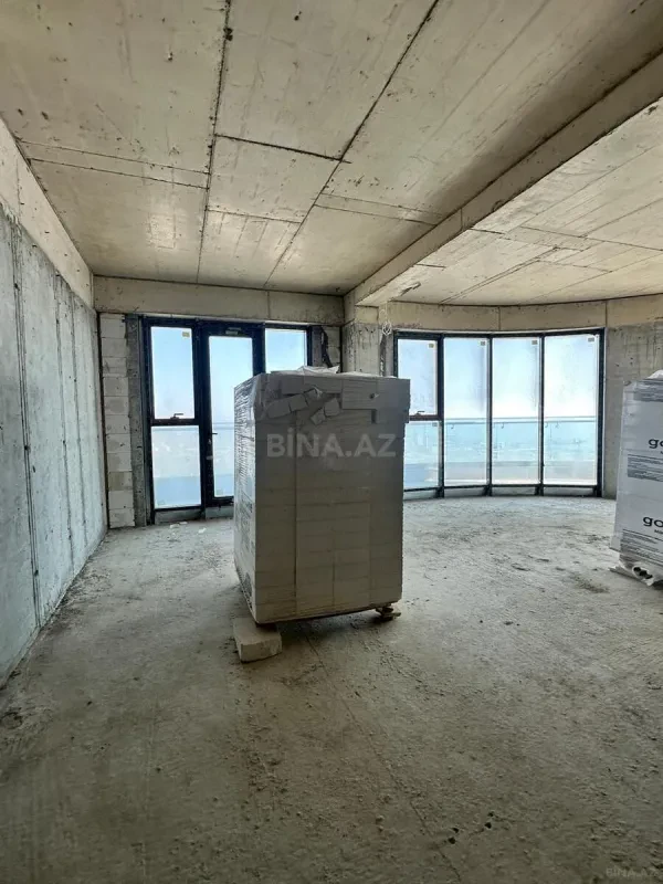 Satılır 4 otaqlı mənzil 224 m²
