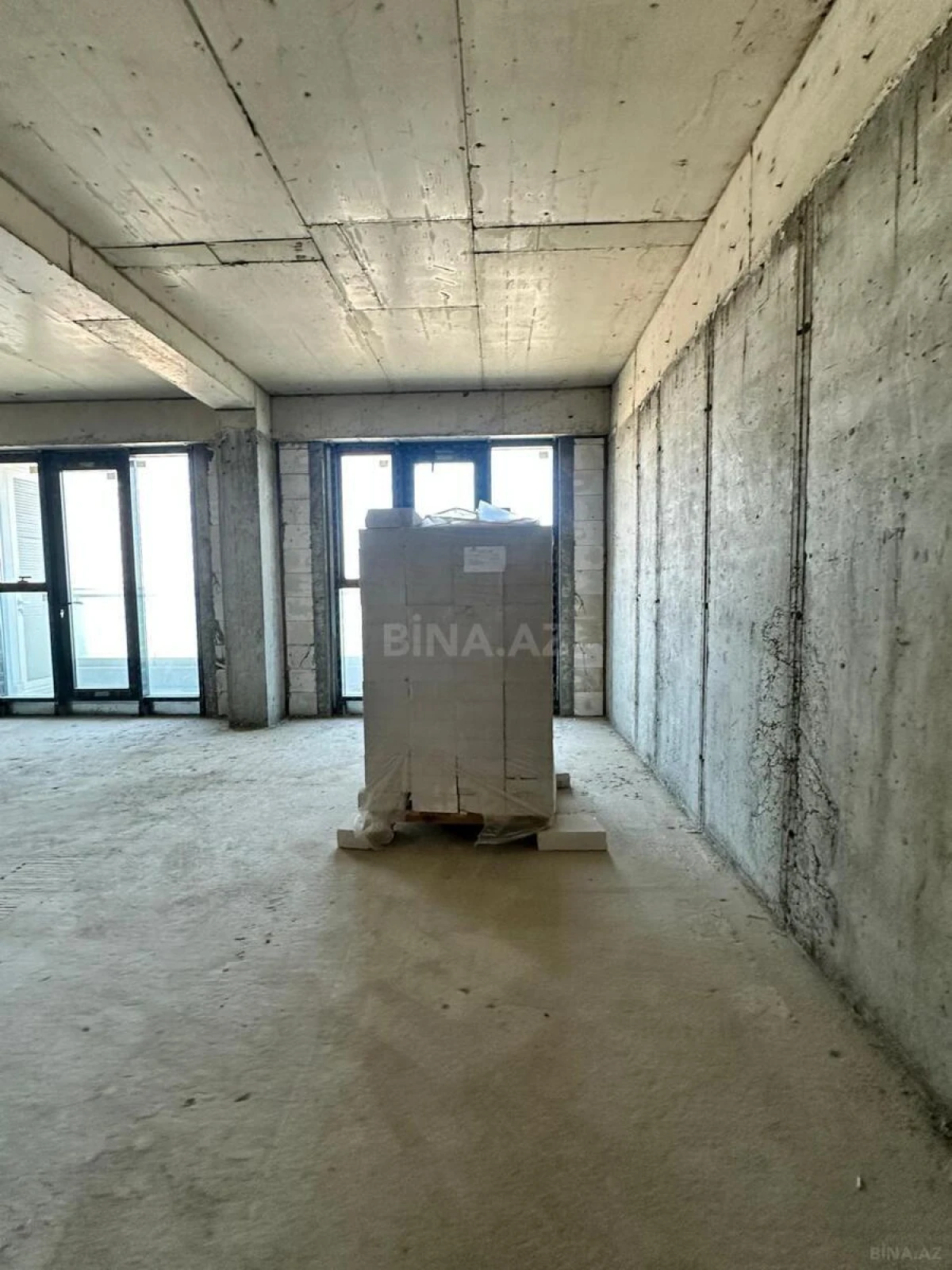 Satılır 4 otaqlı mənzil 224 m²