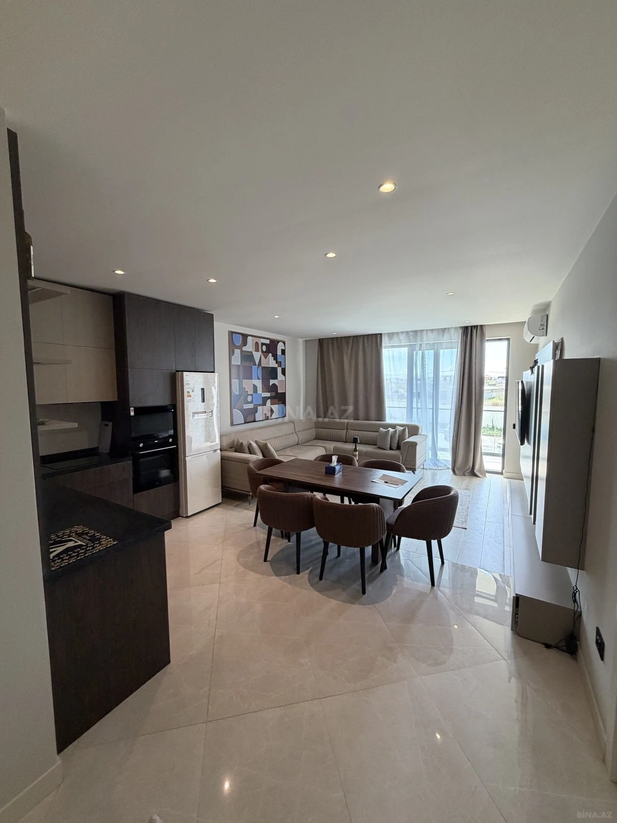 Kirayə verilir 2 otaqlı mənzil 98 m²