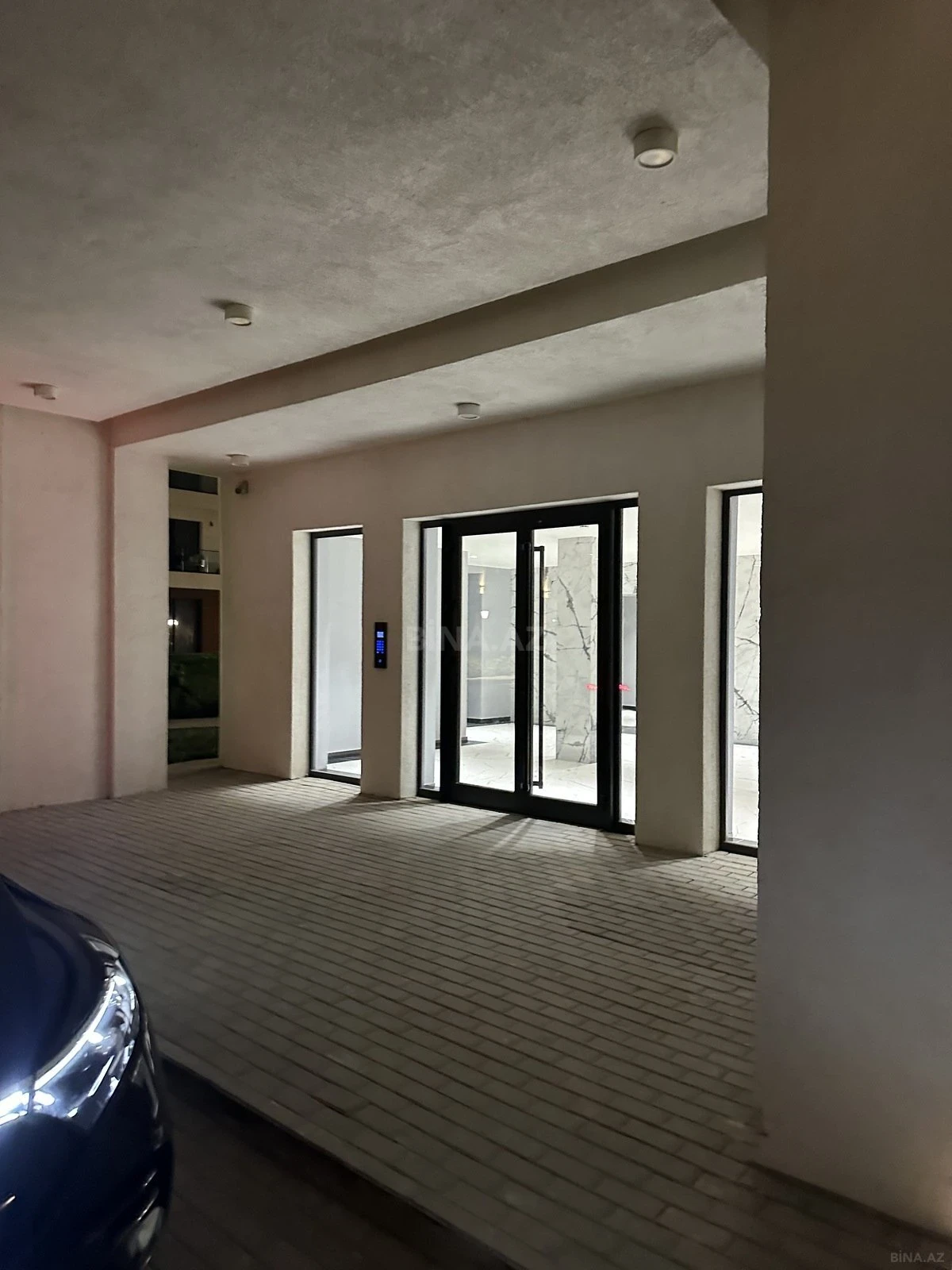 Kirayə verilir 2 otaqlı mənzil 98 m²