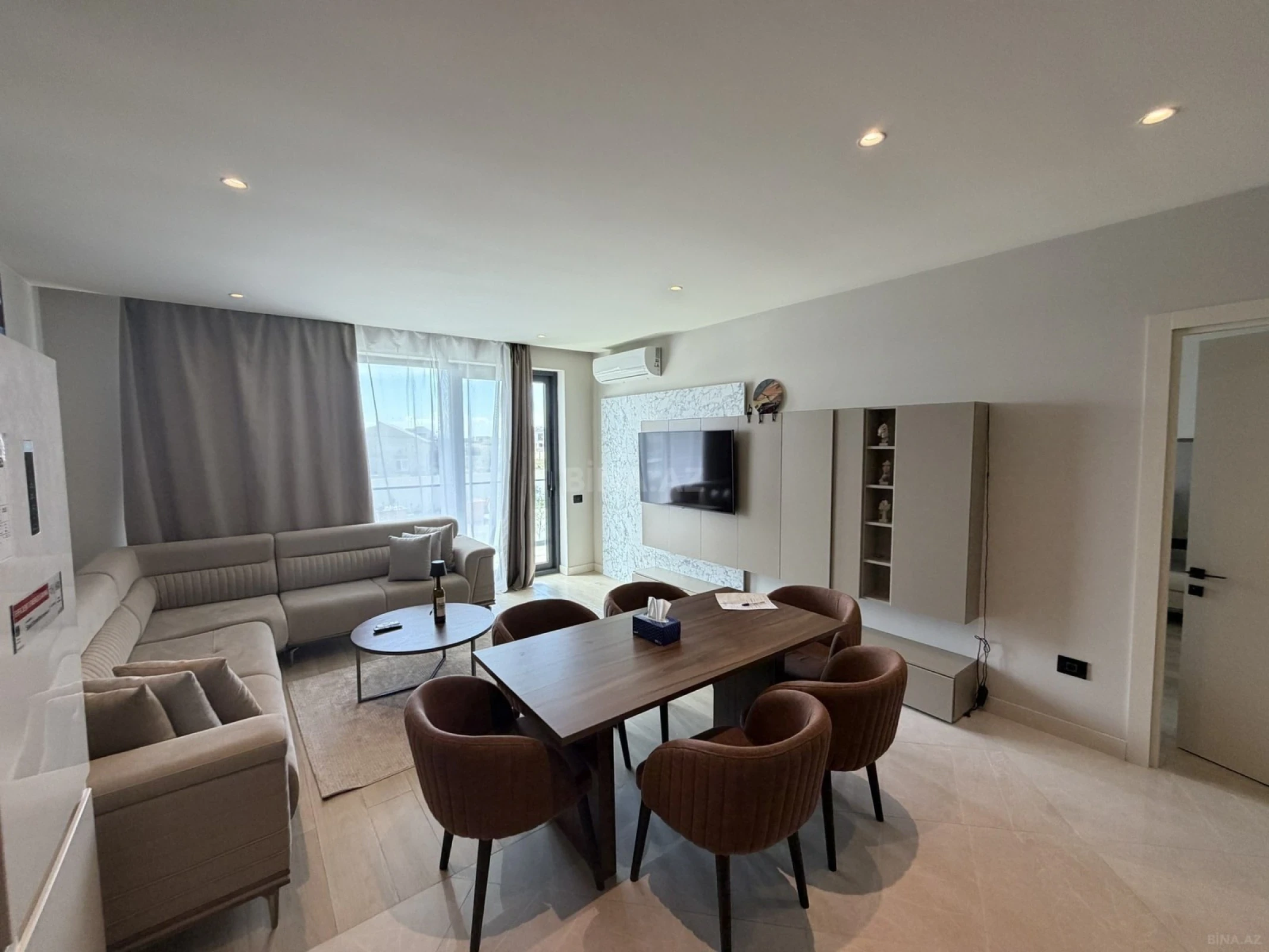 Kirayə verilir 2 otaqlı mənzil 98 m²