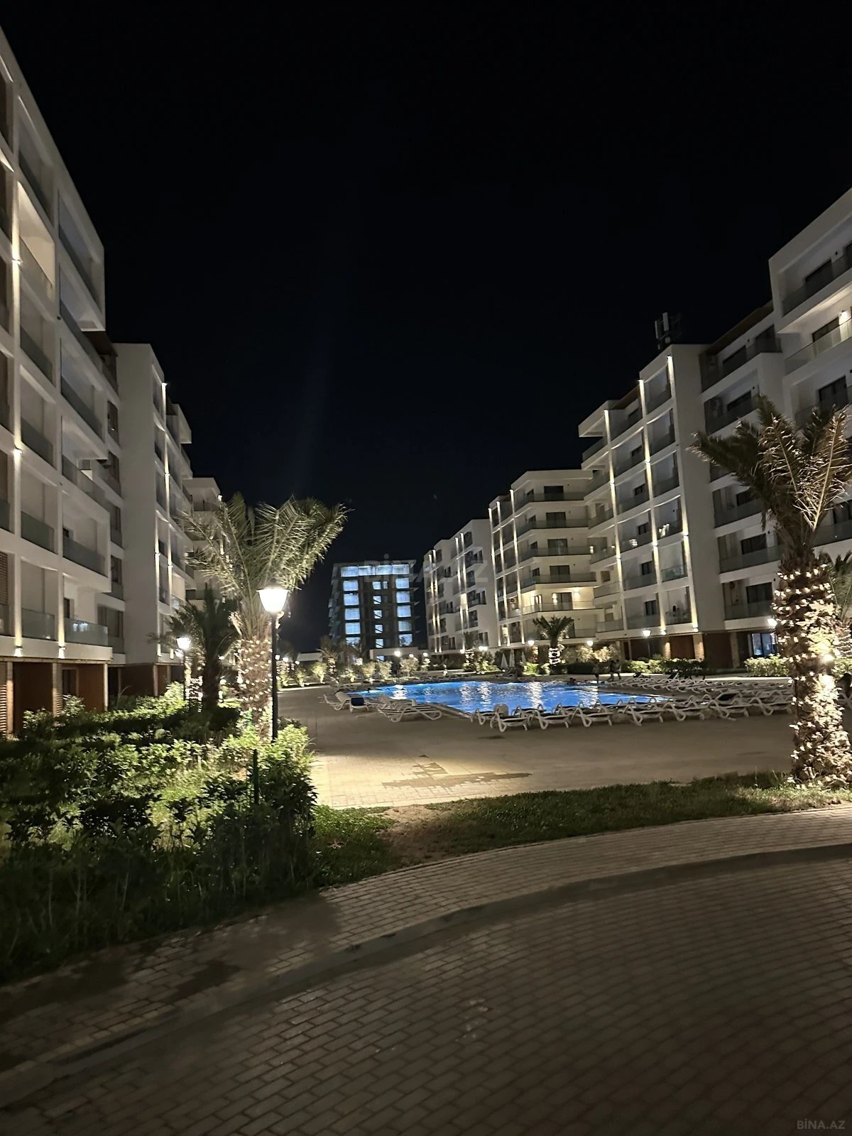 Kirayə verilir 2 otaqlı mənzil 98 m²