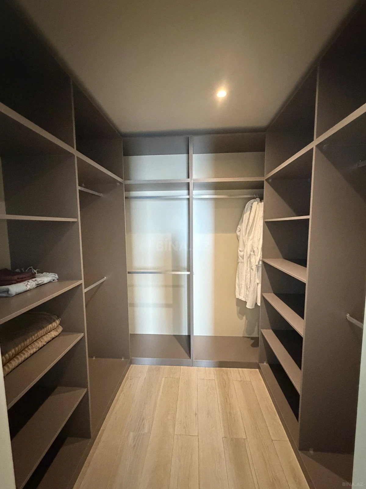 Kirayə verilir 2 otaqlı mənzil 98 m²