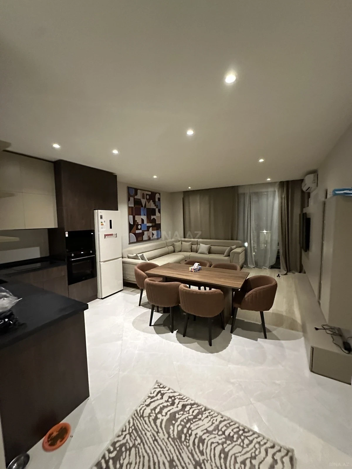 Kirayə verilir 2 otaqlı mənzil 98 m²