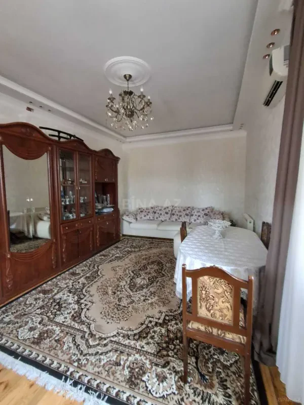 Satılır 6 otaqlı həyət evi 230 m²
