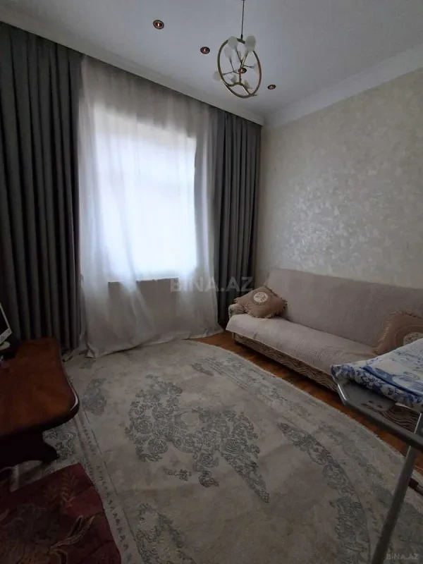 Satılır 6 otaqlı həyət evi 230 m²