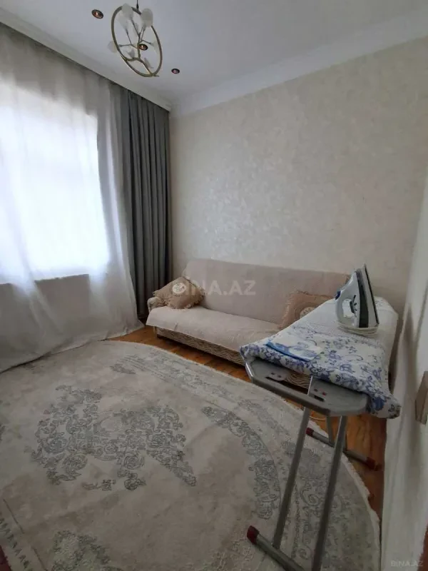 Satılır 6 otaqlı həyət evi 230 m²
