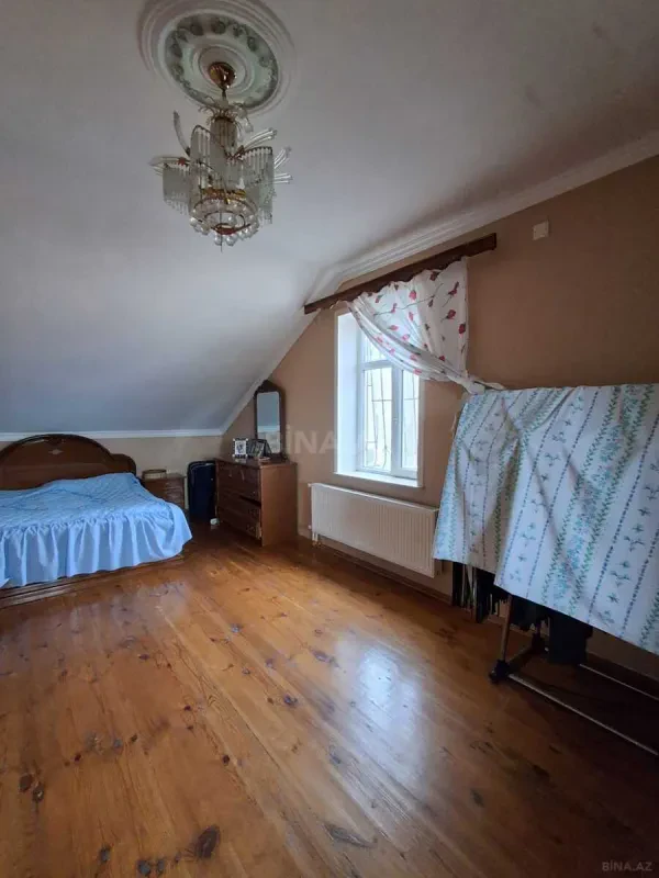 Satılır 6 otaqlı həyət evi 230 m²