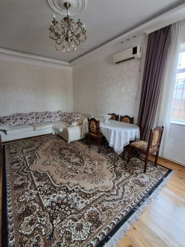 Satılır 6 otaqlı həyət evi 230 m²