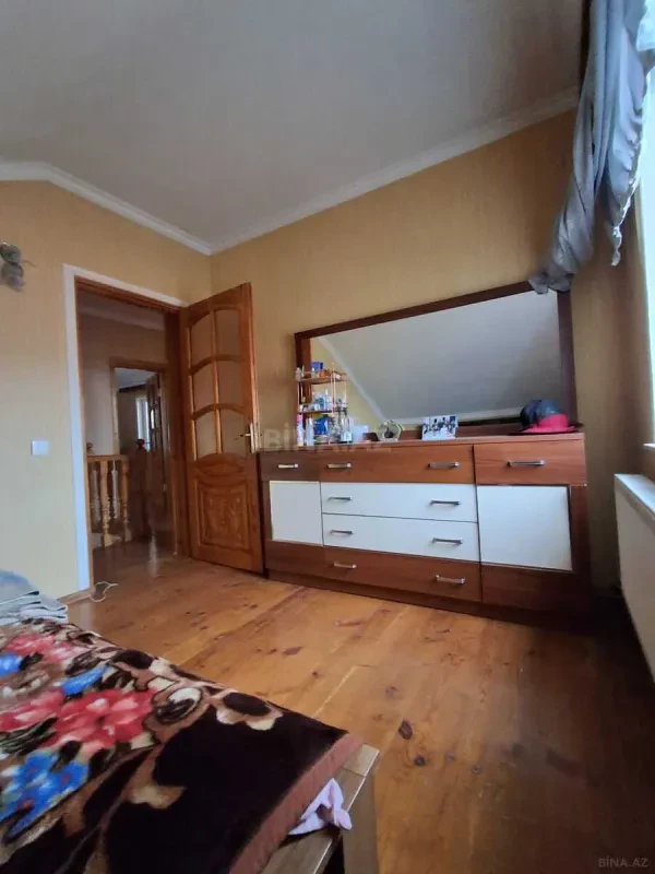 Satılır 6 otaqlı həyət evi 230 m²