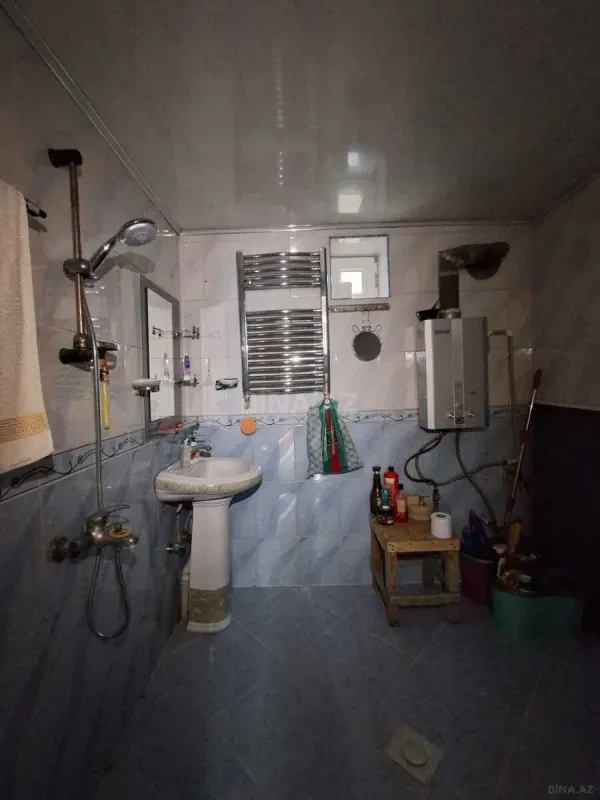 Satılır 6 otaqlı həyət evi 230 m²