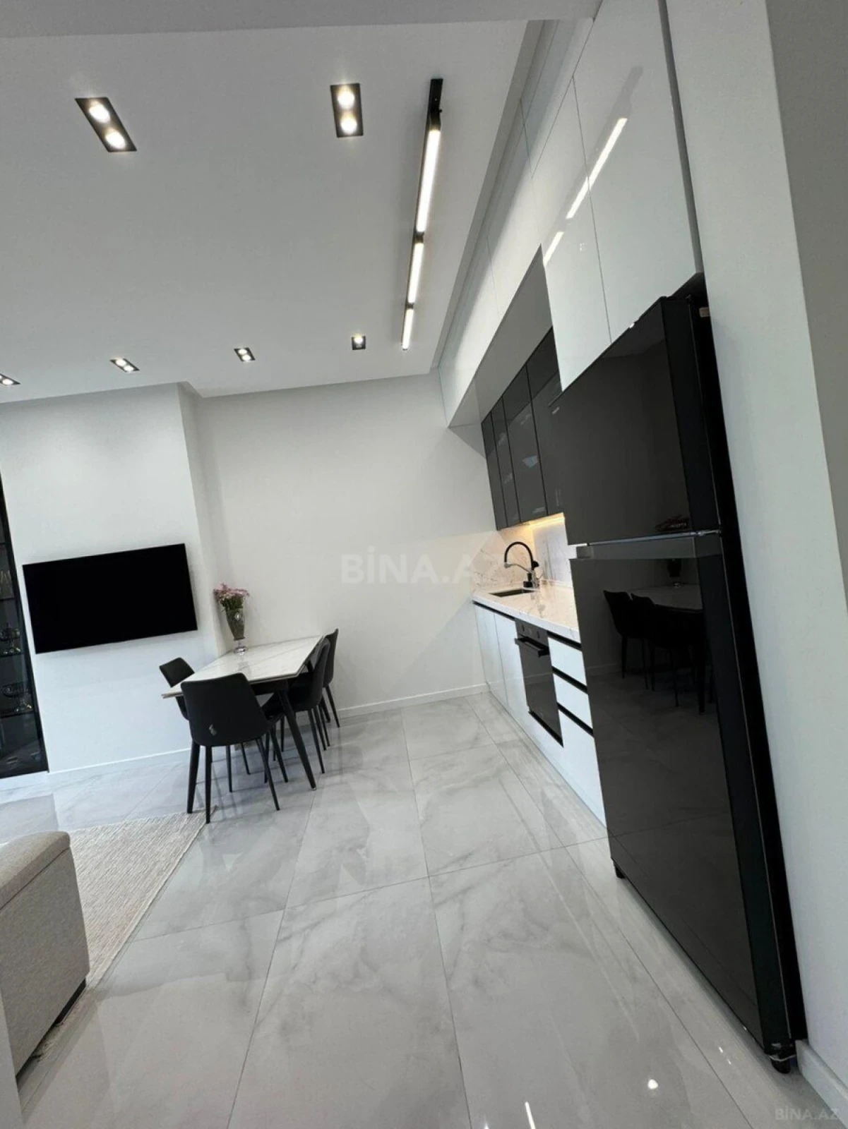 Kirayə verilir 2 otaqlı mənzil 60 m²
