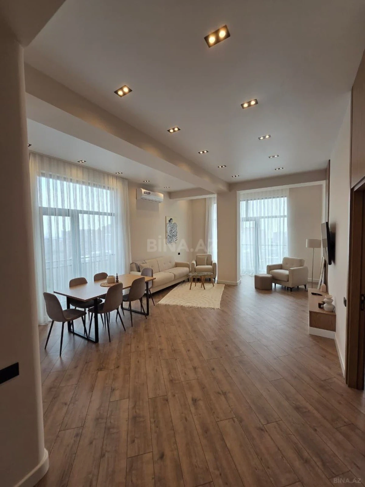 Kirayə verilir 4 otaqlı mənzil 133 m²