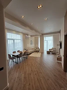 Kirayə verilir 4 otaqlı mənzil 133 m²