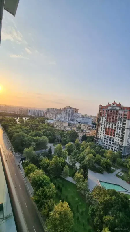 Kirayə verilir 4 otaqlı mənzil 133 m²