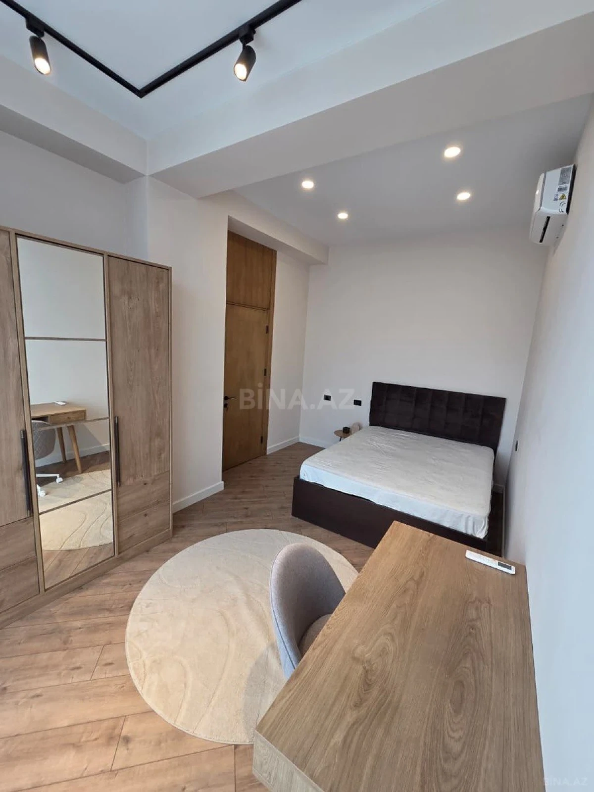 Kirayə verilir 4 otaqlı mənzil 133 m²