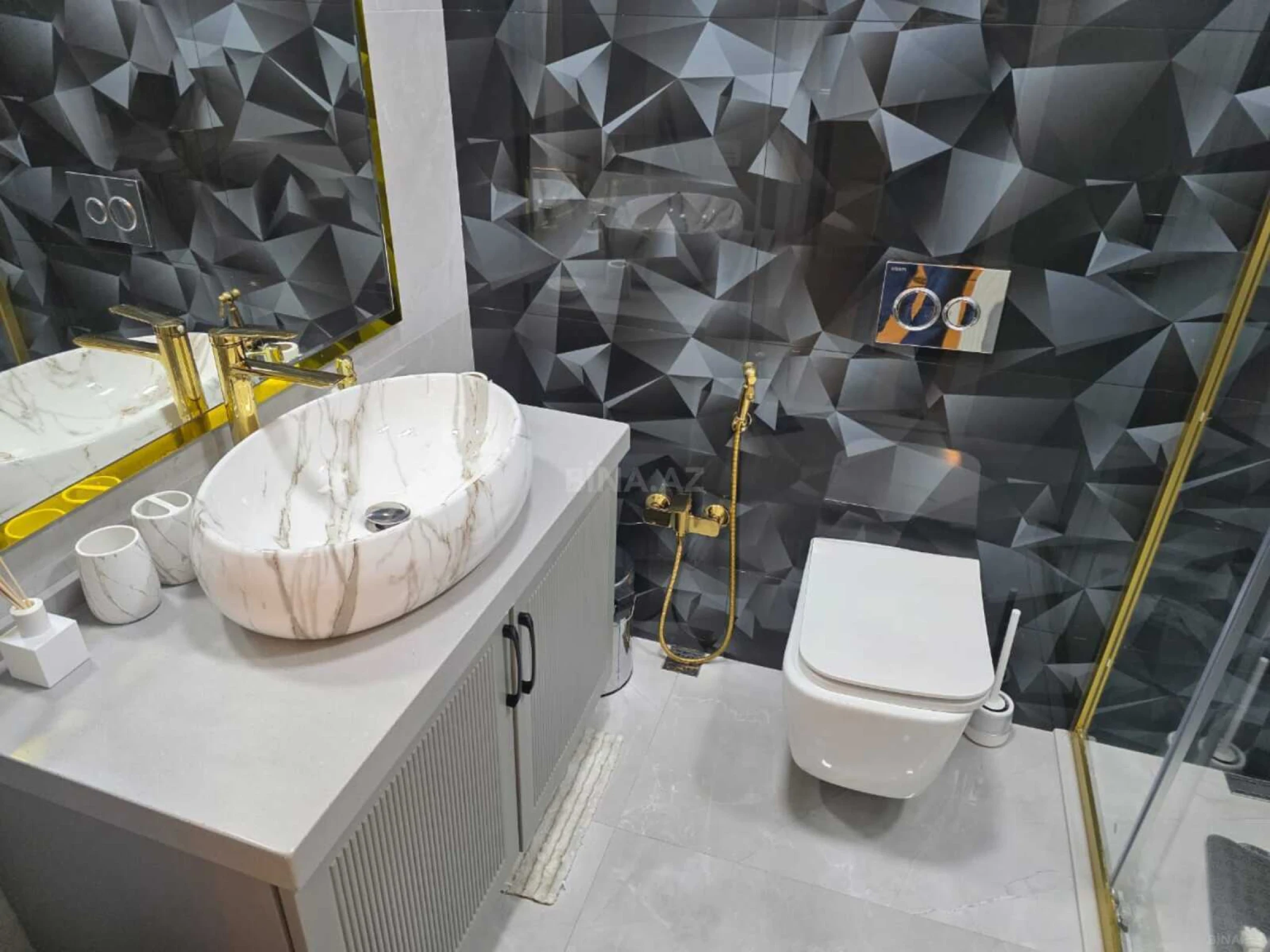 Kirayə verilir 2 otaqlı mənzil 80 m²