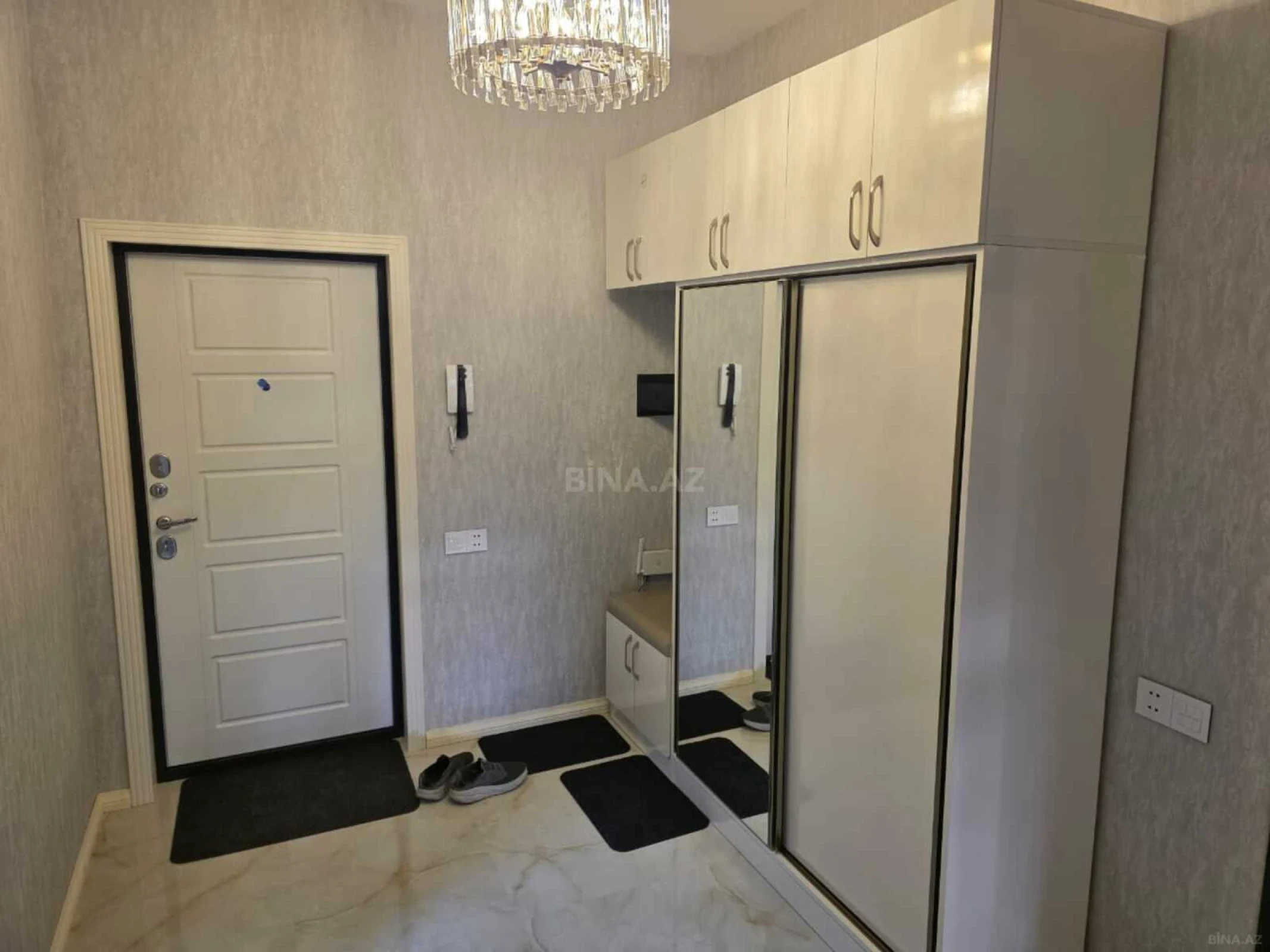Kirayə verilir 2 otaqlı mənzil 80 m²