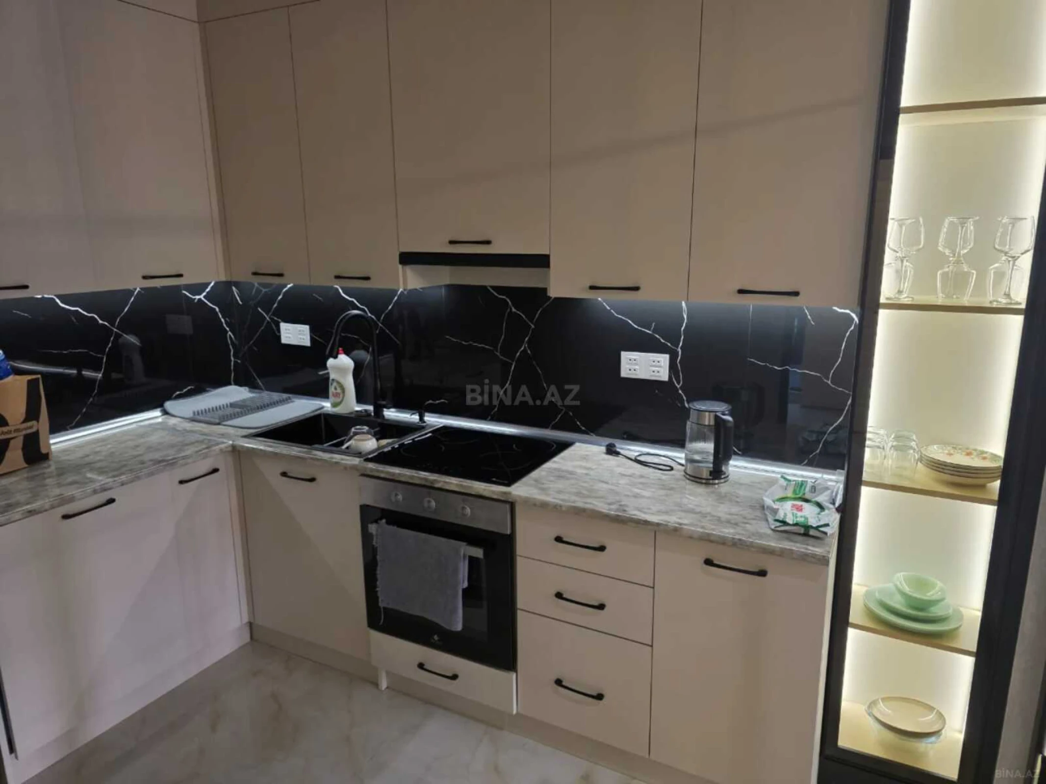 Kirayə verilir 2 otaqlı mənzil 80 m²