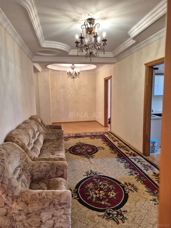 Satılır 4 otaqlı mənzil 180 m²