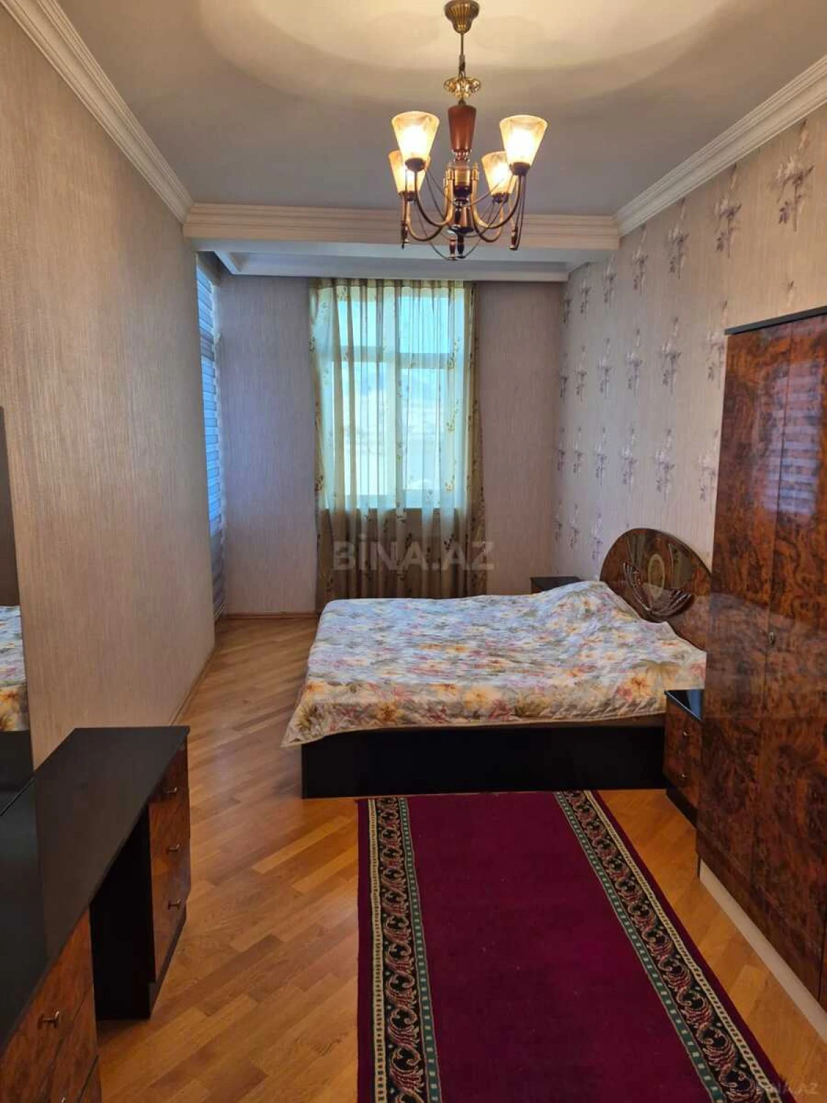 Satılır 4 otaqlı mənzil 180 m²