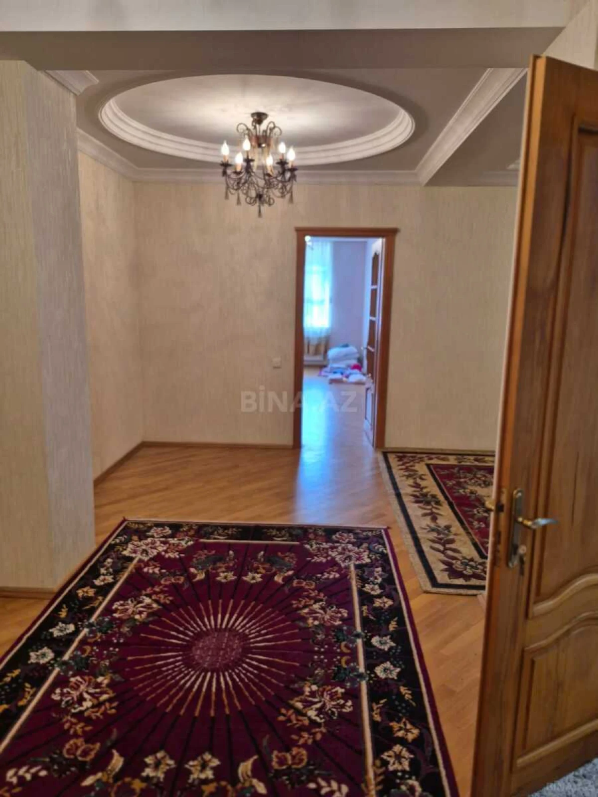 Satılır 4 otaqlı mənzil 180 m²