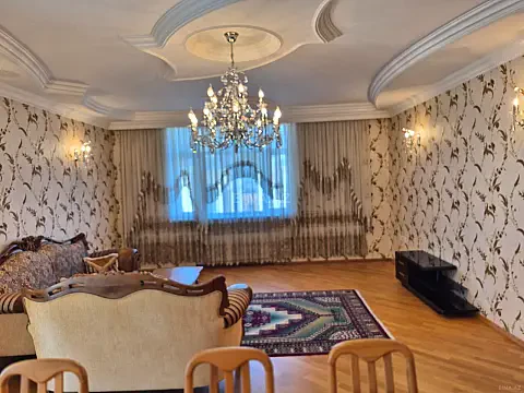 Satılır 4 otaqlı mənzil 180 m²