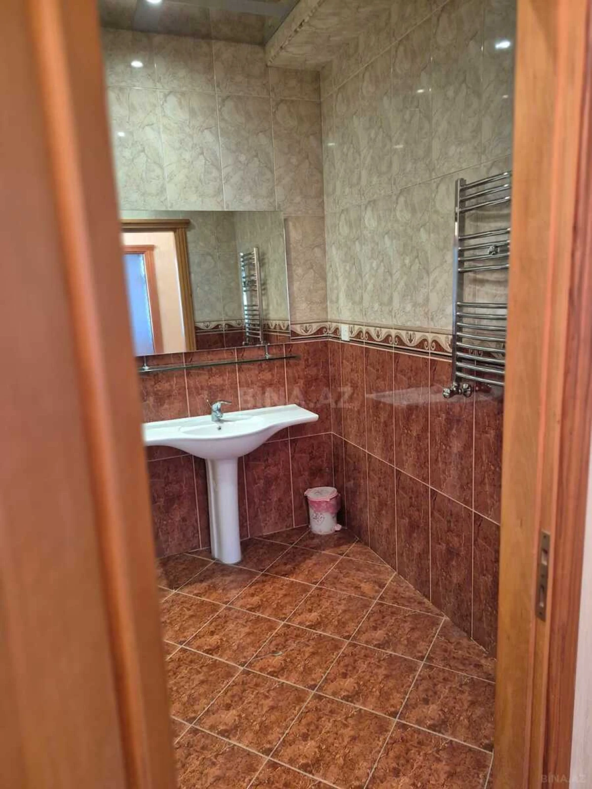Satılır 4 otaqlı mənzil 180 m²